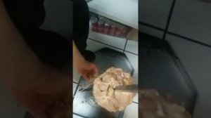Как насадить мясо (куриное) на шампур! часть³ How to put meat on a skewer!