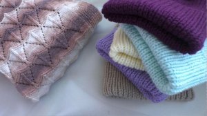 Кардиган получился даже лучше чем я его представляла.  Одну шапку заканчиваю другую начинаю.