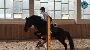 Тренировка по конкуру в КСК "Тулпар-Алматы", дети 10-14 лет. Тренер Н.Корганбеков.Алматы, Казахстан.