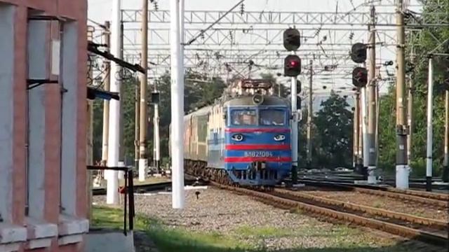 Прибытие Одесса-Челябинск на станцию Купянск-Узловой смотреть онлайн