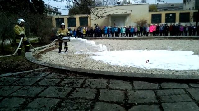 В школу приехали Пожарные