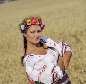 Прижал украинку вопросом про террор ТЦК в отношении мужчин на Украине.