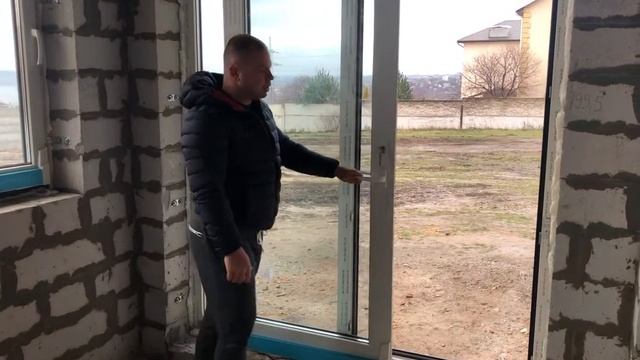 Сравнительный обзор оконной и дверной металлопластиковой раздвижной системы.
