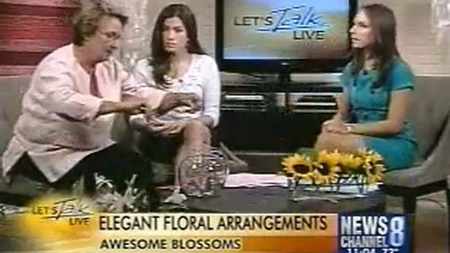 Fearless Flowers' Annie Vanderwarker makes beautiful arrangements on Let's Talk Live. смотреть онлайн