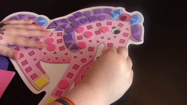 Развивающая игрушка пони веселая мозаика Mosaic Toy Ponies видео для детей Квин Элис обзор игрушек