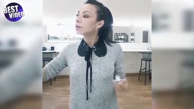 Две дырки, значит Две дырки!) смотреть онлайн