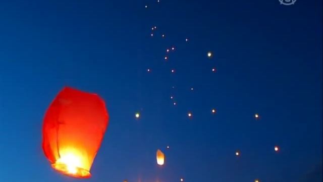 В киевское небо запустили китайские фонарики смотреть онлайн
