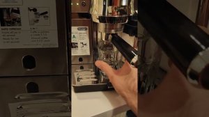 Making coffee with Delonghi EC850m