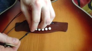 Лёгкий Способ Поменять Струны У Акустической Гитары | Removing Bridge Pins Safely