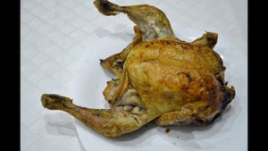 Курица запеченная на бутылке в духовке.