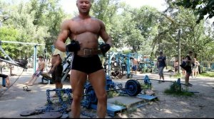 Как накачать спину - 700. Набор мышечной массы. Тяга тяжелой штанги к поясу.