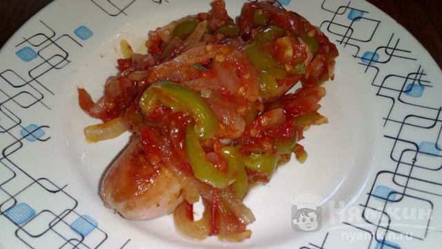 Жареные сосиски с овощами
