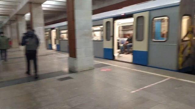 Tyopliy stan station ( станция "Тёплый стан" Московского метро) смотреть онлайн