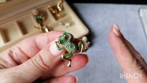 137. Распаковываем вместе лот с пинами и маленькими брошами. Часть 2.