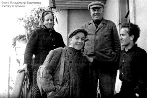 Проводы в армию: "Мама, я не надолго ухожу....!"