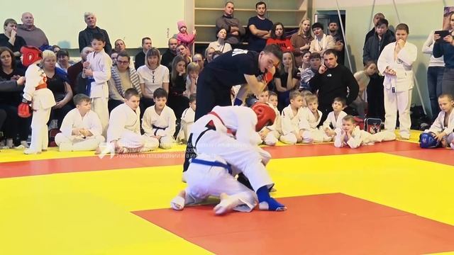 В Златоусте прошёл межмуниципальный турнир по рукопашному бою смотреть онлайн