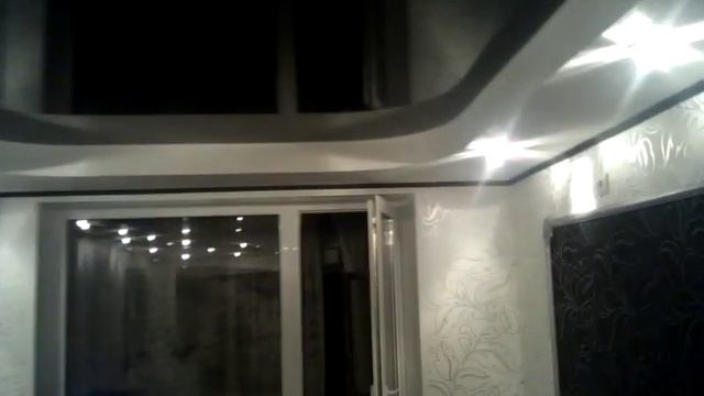 черный натяжной потолок в 20 квадратных метрах. смотреть онлайн