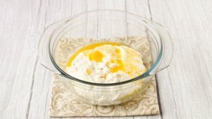 Пышный манник на кефире в духовке рассыпчатый