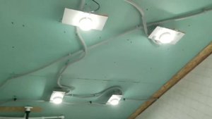 Освещение в ванной комнате. Закладные под натяжной потолок. Куда подключать освещение и зеркало