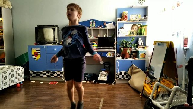 Егор побил свой рекорд !!! 1300 раз на скакалке. смотреть онлайн