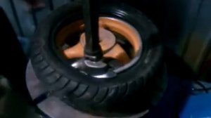 разбортировка и бортирова колеса скутера бескамерка