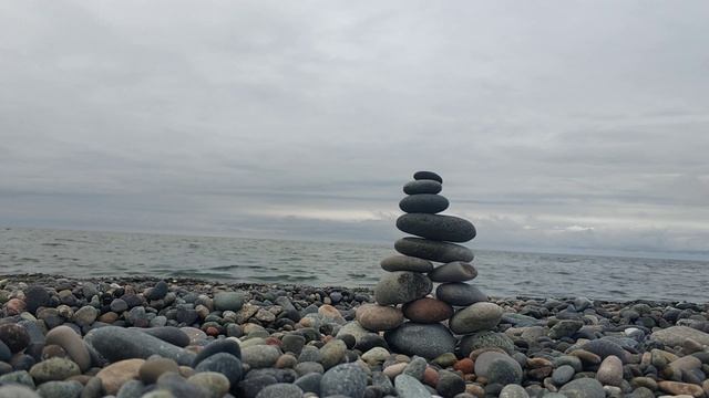 как построить башню из камней на пляже у моря. инструкция
