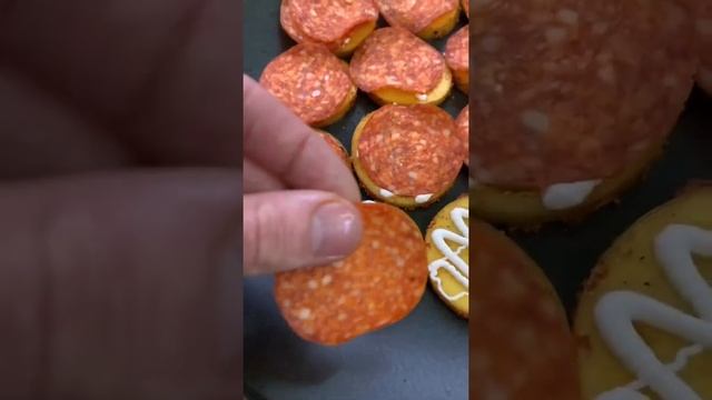 Картошка с начинкой ?Самый простой вариант приготовления картошки в микроволновке. смотреть онлайн