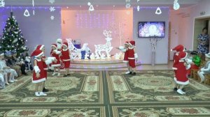 Классный танец снегурочек и дедом морозов