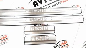 Накладки на пороги для Ford Focus 2