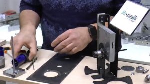 Устройства (кондукторы) для установки врезных броненакладок на дверь