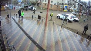 Автомобиль сбивает пешехода в Тоцкое-2