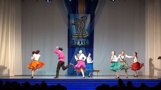 Ансамбль танца «Юность» «В роще пел соловушка» смотреть онлайн