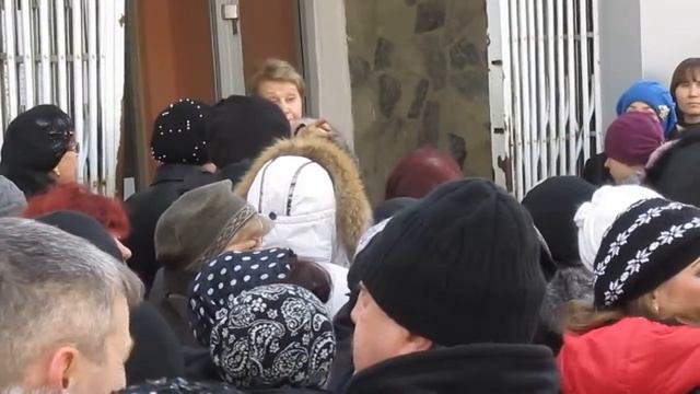 Администрация Универмага г.Краснокаменска разговаривает с погорельцами. смотреть онлайн