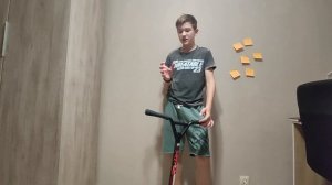 Как Сделать из ОБЫЧНОГО самоката, самокат ДЛЯ ДОМА(батутов) за 100р/трюки дома