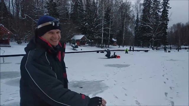 Первые поимки форели со льда на Нижнем водоёме. Клёвое место Лосиный остров. смотреть онлайн