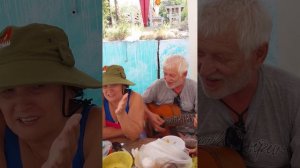 "Есть газеты, семечки калёные...")))