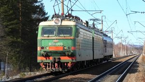 ВЛ11К-108 с вагоном испытаний контактной сети следует через о.п. 472 км