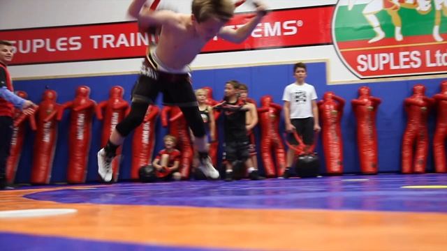 Functional Group Training for Kids using the Suples Ball смотреть онлайн