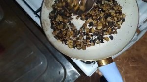 Сделал напиток из желудей. Пробую что получилось.