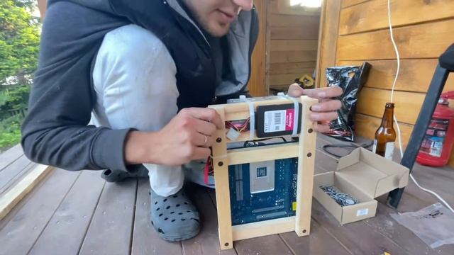 Собрал компьютер на дачу на деревянном каркасе за 5 минут смотреть онлайн