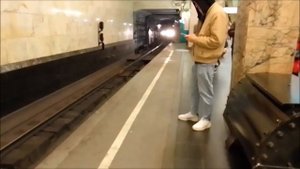 Электропоезд 81-717/714 "Номерной" выезжает из оборотного тупика Автозаводской