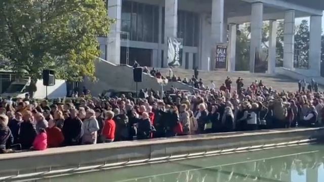 В Кишиневе у Театра оперы и балета проходит акция протеста