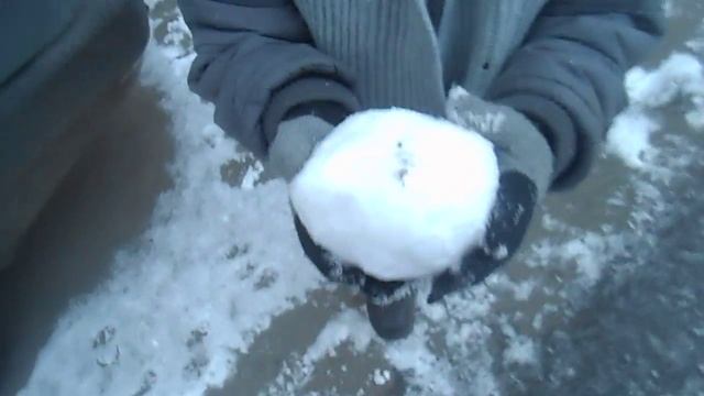 Слепили мы снежок ! смотреть онлайн