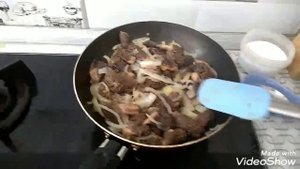 Грибы сморчки со сливками.