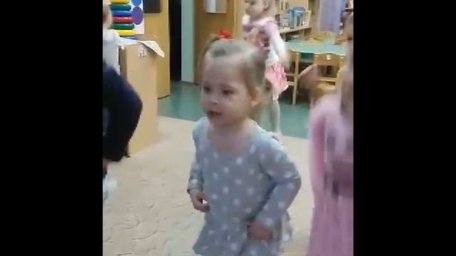 Танцы в садике смотреть онлайн