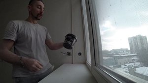 Шпаклёвка откосов,примыкания окна специальной шпаклевкой чтобы не было отслоения.