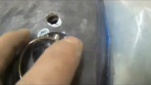 Делаем Капот ч4 Ставим Замки Sparco ч2