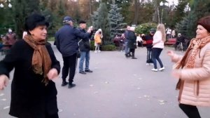 ПР ПЯТЬДЕСЯТ, ПОТОМ ПО СТО! СЧАСТЛИВЫЕ МОМЕНТЫ ИЗ ПАРКА ГОРЬКОГО ХАРЬКОВ ТАНЦЫ