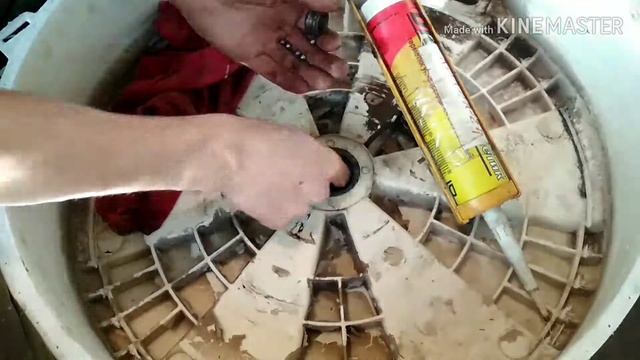 КАК выбить подшипники с бака стиральной машинки если он рассыпался смотреть онлайн