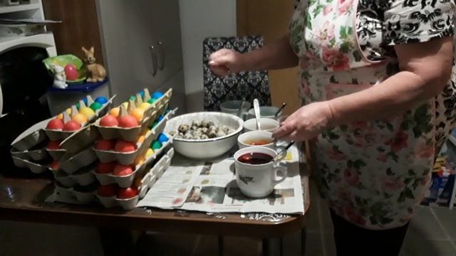 крашеные перепелиные и куриные яйца смотреть онлайн